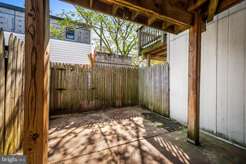 Image 33 of property listing at 511 S BRADFORD ST S, Baltimore, MD 21224