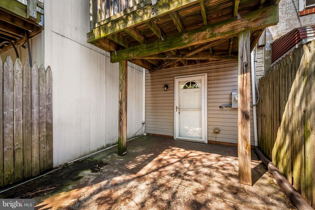 Image 34 of property listing at 511 S BRADFORD ST S, Baltimore, MD 21224