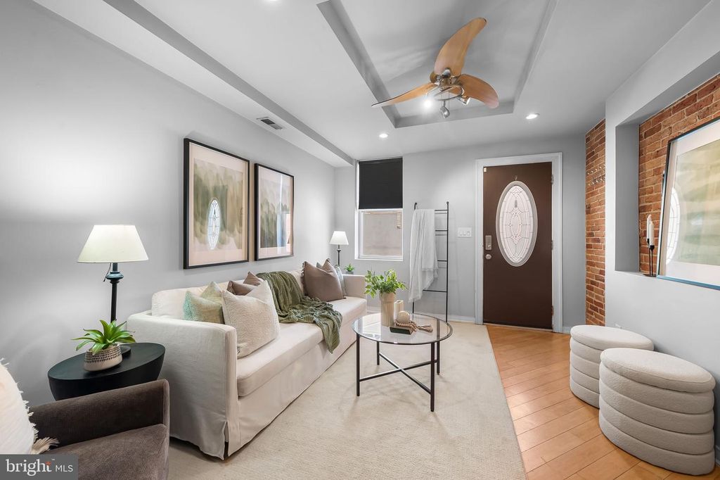 Image 5 of property listing at 511 S BRADFORD ST S, Baltimore, MD 21224