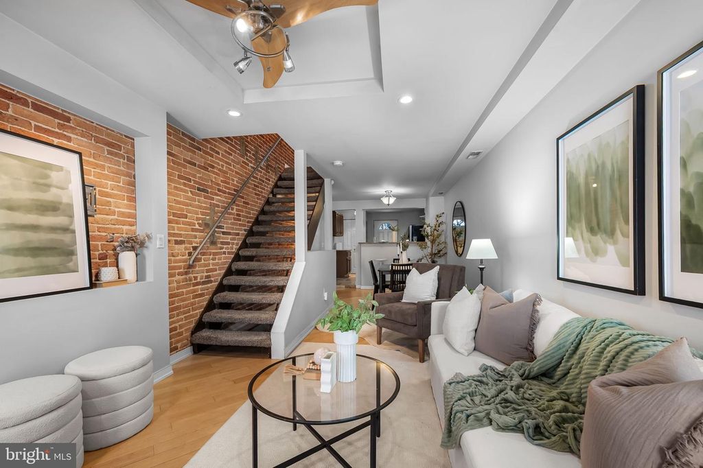 Image 7 of property listing at 511 S BRADFORD ST S, Baltimore, MD 21224