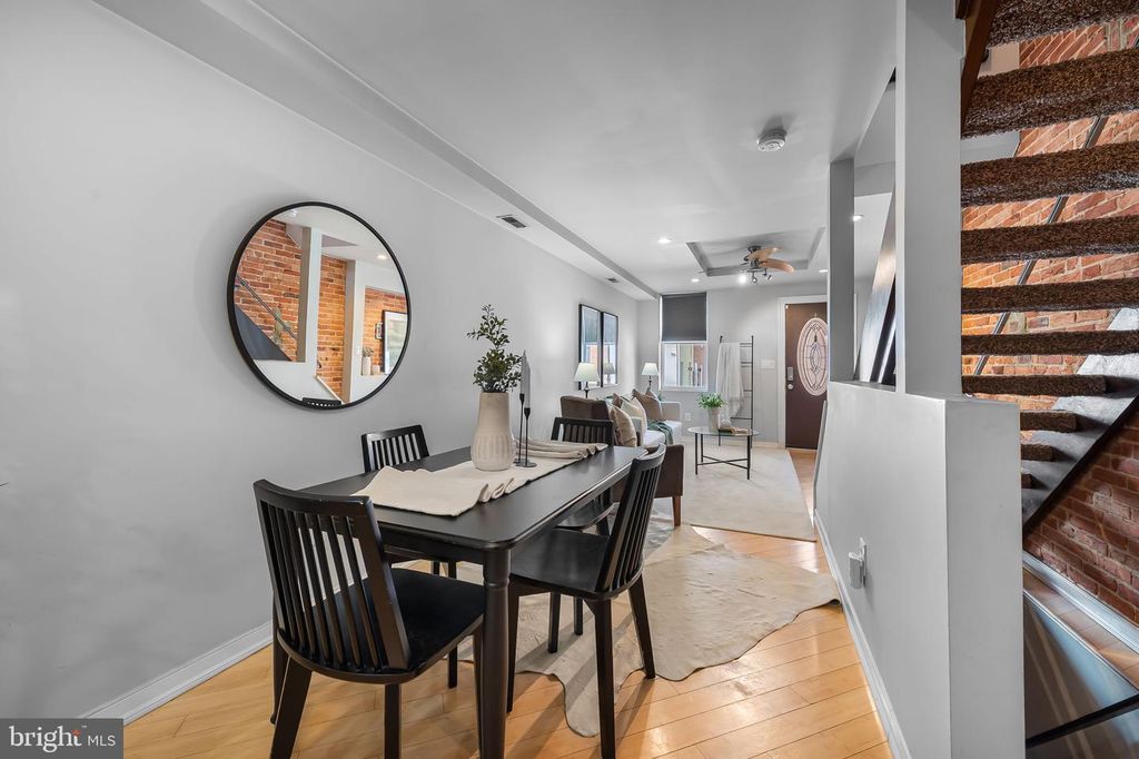 Image 8 of property listing at 511 S BRADFORD ST S, Baltimore, MD 21224
