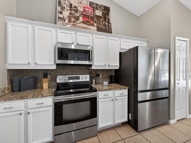 344 LAKE SHORE PARKWAY, Davenport, FL 33896
