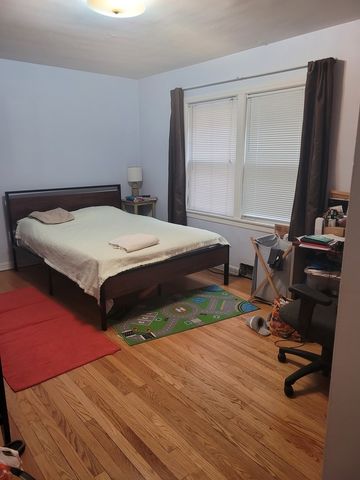 2521 W Farragut Avenue, Chicago, IL 60625
