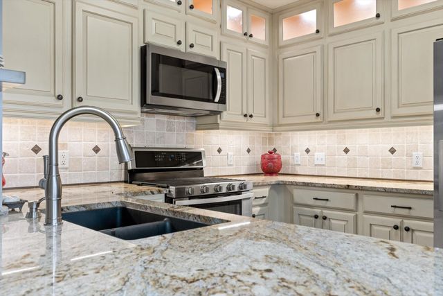200 Manufacturers Rd Apt 203, Chattanooga, TN 37405