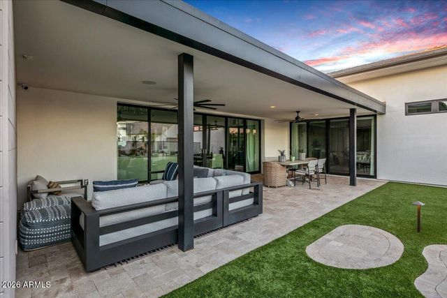 5770 S LOBACK Lane, Gilbert, AZ 85298