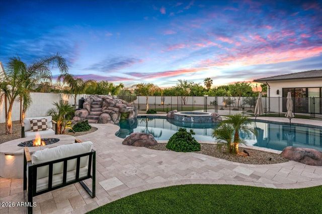 5770 S LOBACK Lane, Gilbert, AZ 85298