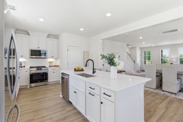 156 Nearwater Place, Hendersonville, TN 37075