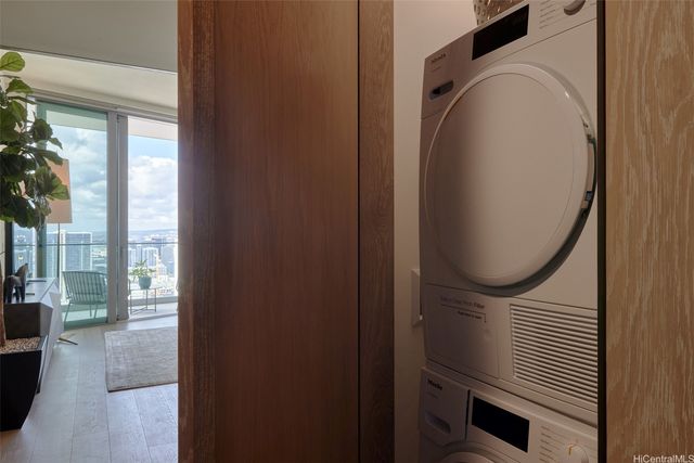 1000 Auahi Street PH 4113, Honolulu, HI 96814