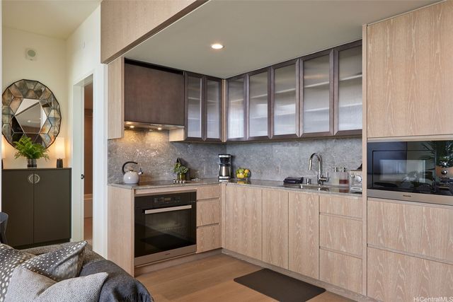 1000 Auahi Street PH 4113, Honolulu, HI 96814