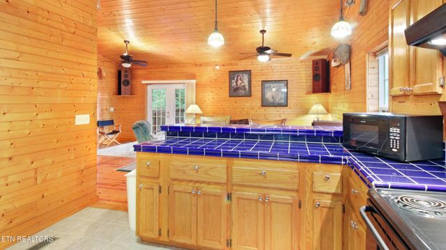 865 Ewing Rd, Spring City, TN 37381