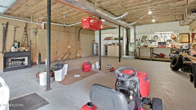 865 Ewing Rd, Spring City, TN 37381