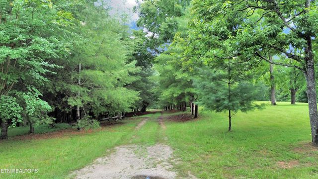 865 Ewing Rd, Spring City, TN 37381