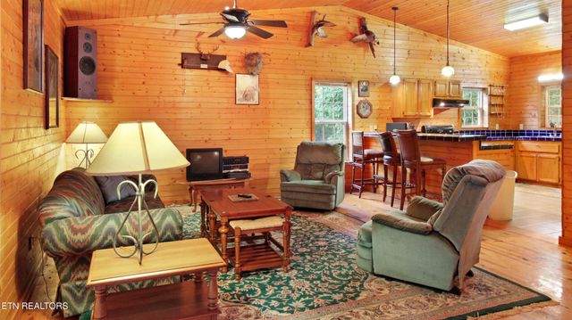 865 Ewing Rd, Spring City, TN 37381