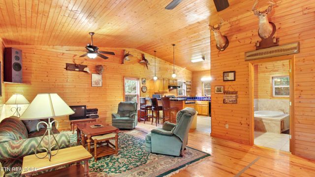 865 Ewing Rd, Spring City, TN 37381