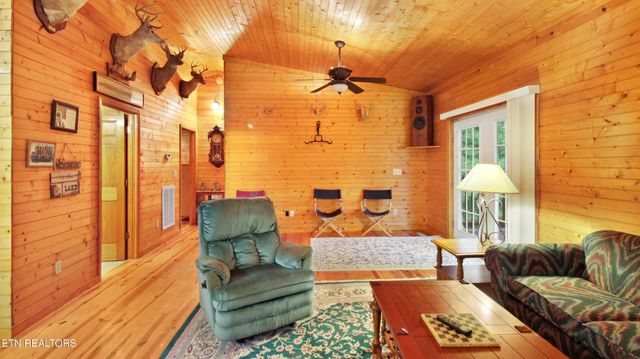 865 Ewing Rd, Spring City, TN 37381