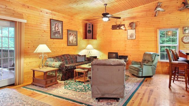 865 Ewing Rd, Spring City, TN 37381