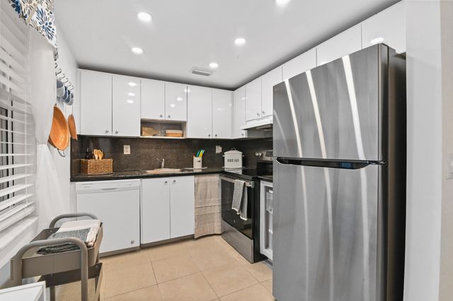 389 Capri, Delray Beach, FL 33484