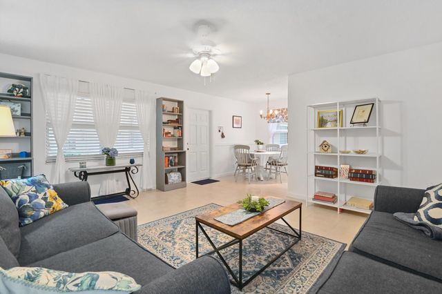 389 Capri, Delray Beach, FL 33484