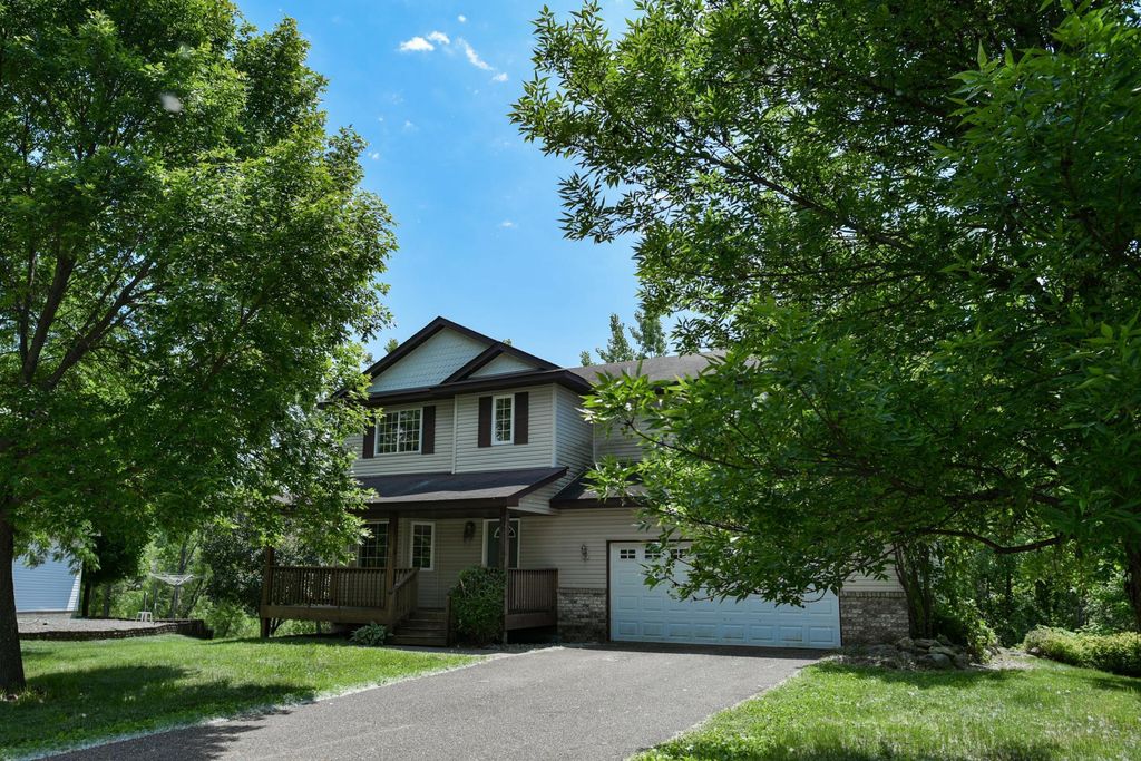 2471 Bridgewater Place S, Cambridge, MN 55008