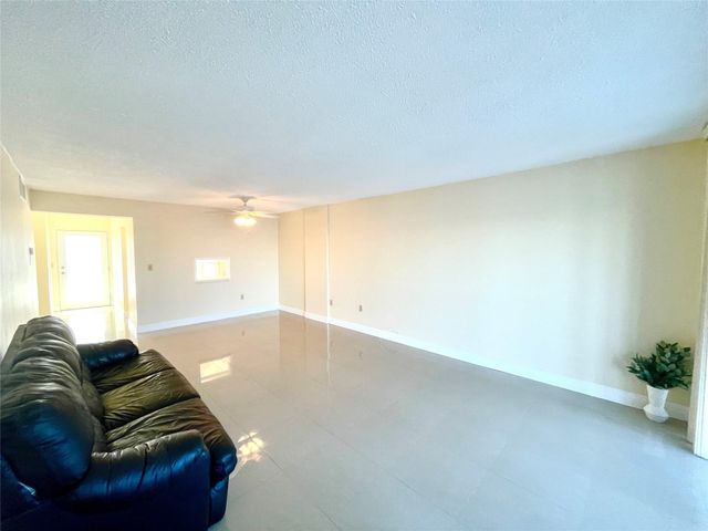 1175 NE Miami Gardens Drive 405, Miami, FL 33179