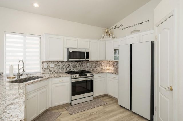 1746 E Chelsea Drive, Fresno, CA 93720