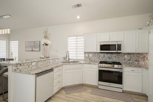 1746 E Chelsea Drive, Fresno, CA 93720
