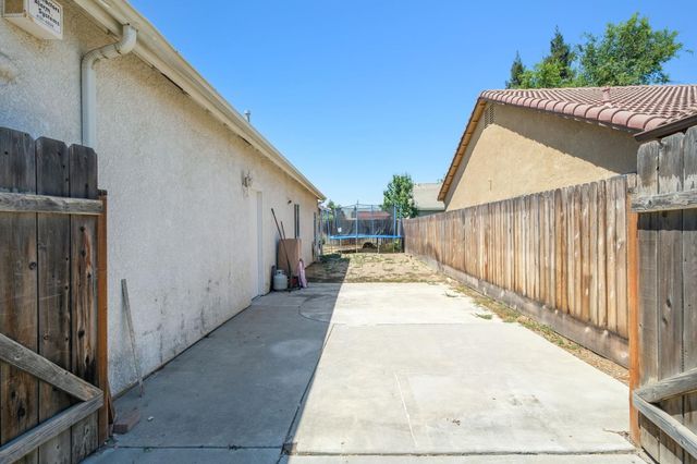 1746 E Chelsea Drive, Fresno, CA 93720