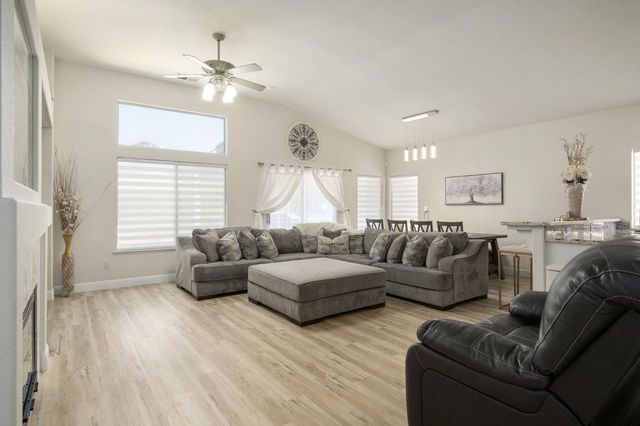 1746 E Chelsea Drive, Fresno, CA 93720