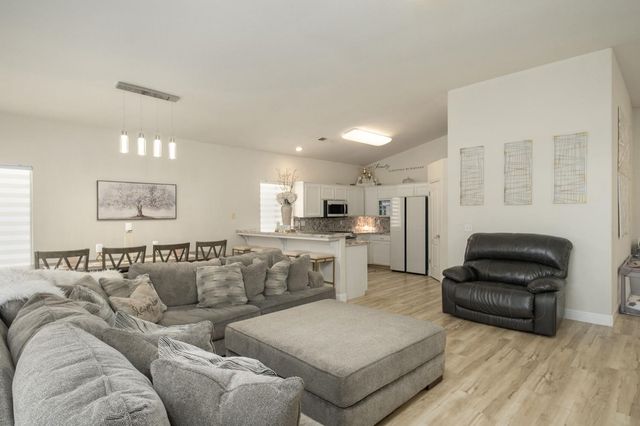 1746 E Chelsea Drive, Fresno, CA 93720