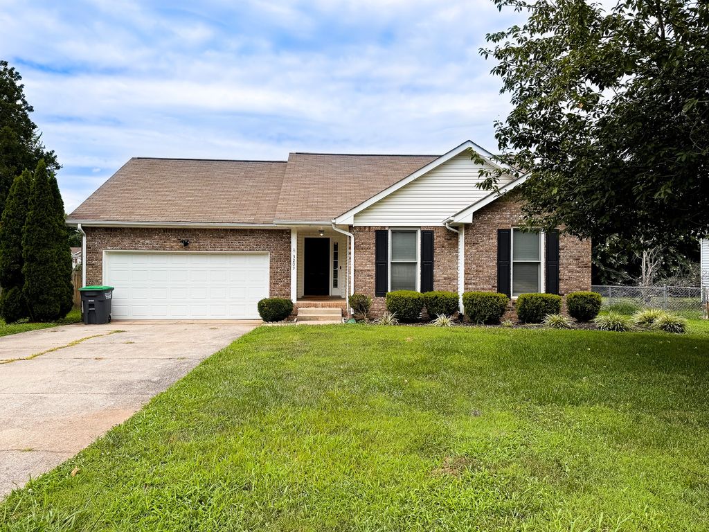 3209 S Senseney Cir, Clarksville, TN 37042