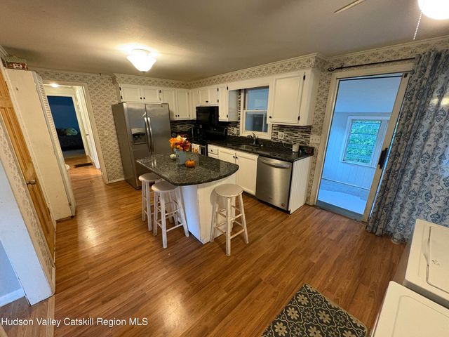 19 Rivenburg Lane, Hudson, NY 12534