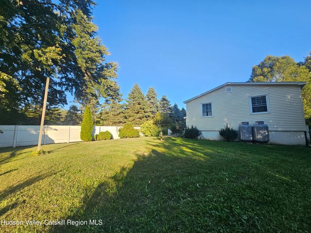 19 Rivenburg Lane, Hudson, NY 12534