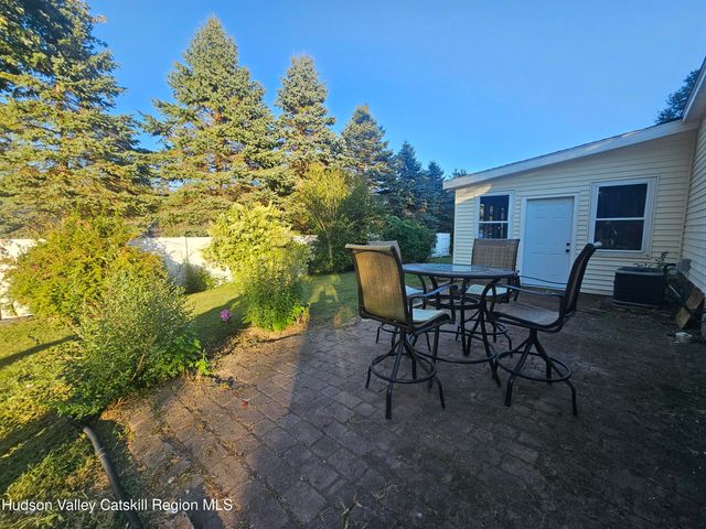 19 Rivenburg Lane, Hudson, NY 12534