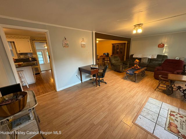 19 Rivenburg Lane, Hudson, NY 12534