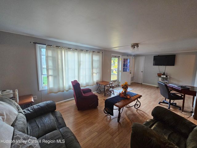 19 Rivenburg Lane, Hudson, NY 12534