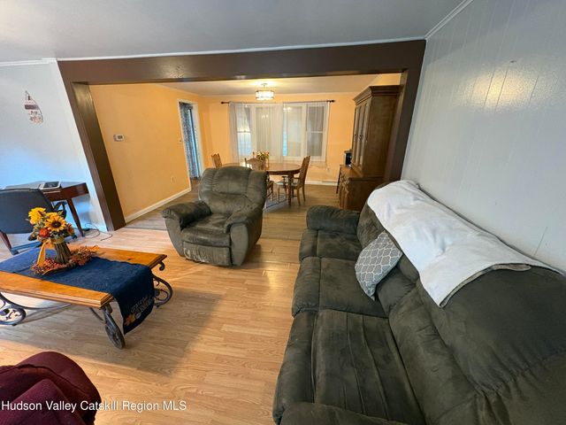 19 Rivenburg Lane, Hudson, NY 12534