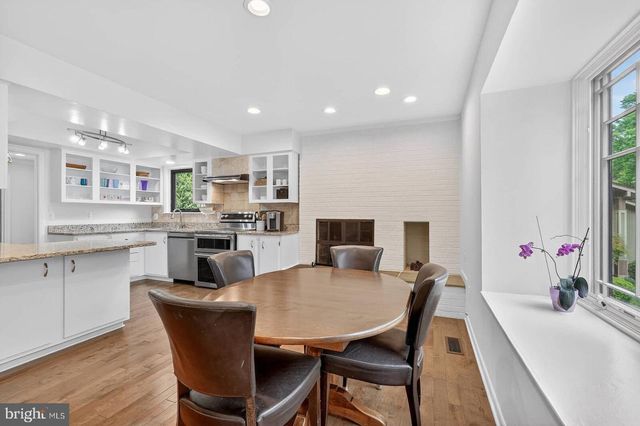 9430 TALISMAN DR, Vienna, VA 22182