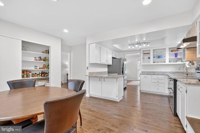 9430 TALISMAN DR, Vienna, VA 22182