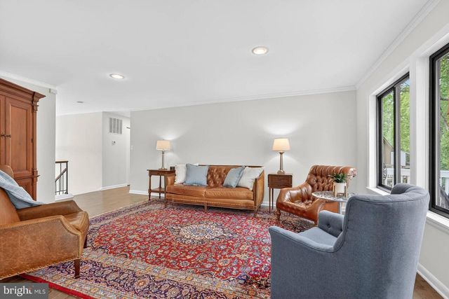 9430 TALISMAN DR, Vienna, VA 22182