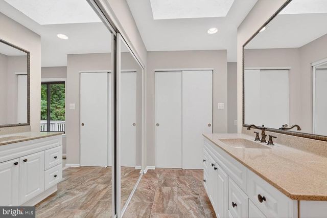 9430 TALISMAN DR, Vienna, VA 22182
