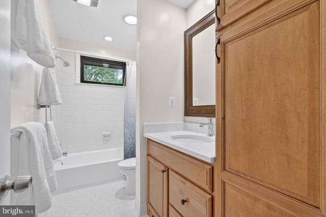 9430 TALISMAN DR, Vienna, VA 22182