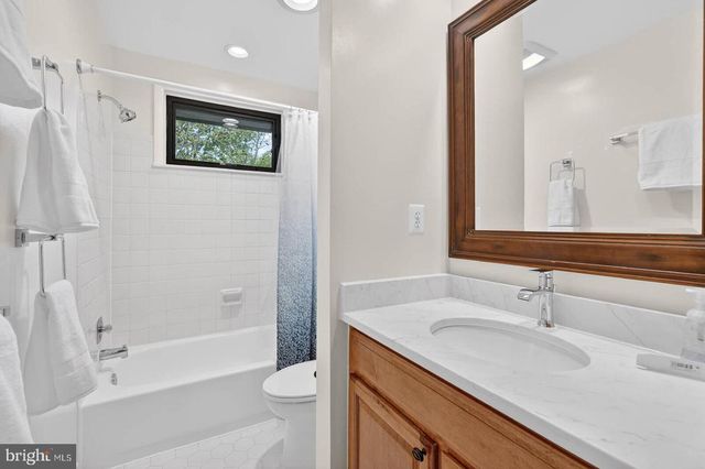 9430 TALISMAN DR, Vienna, VA 22182