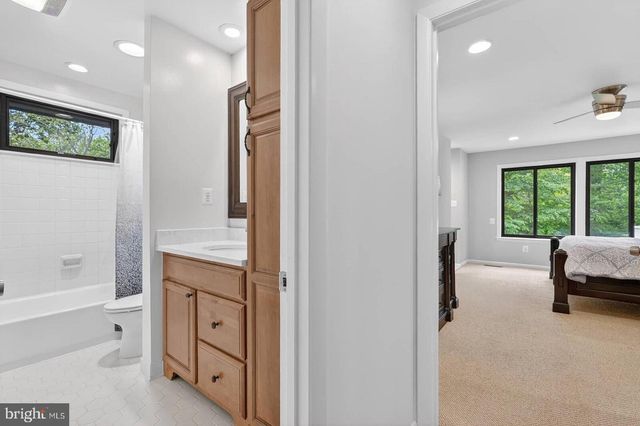 9430 TALISMAN DR, Vienna, VA 22182