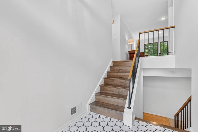 9430 TALISMAN DR, Vienna, VA 22182
