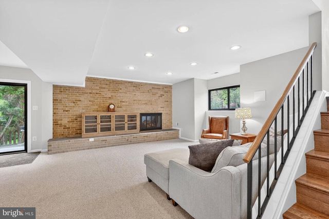 9430 TALISMAN DR, Vienna, VA 22182