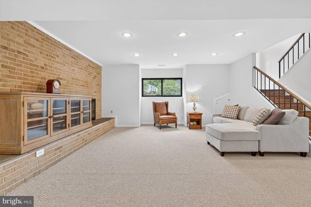 9430 TALISMAN DR, Vienna, VA 22182