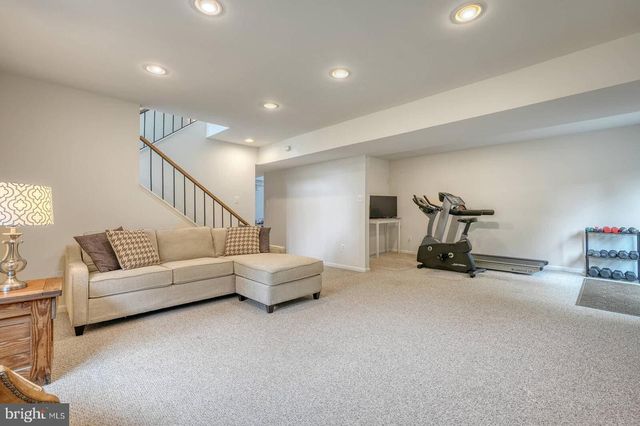 9430 TALISMAN DR, Vienna, VA 22182