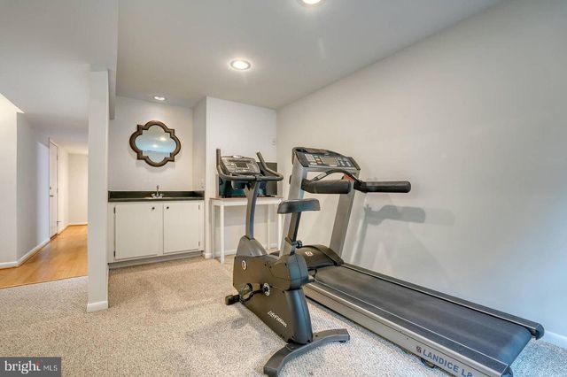 9430 TALISMAN DR, Vienna, VA 22182