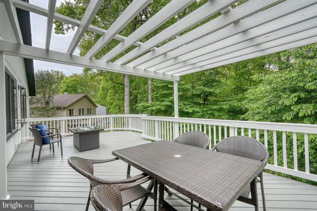 9430 TALISMAN DR, Vienna, VA 22182
