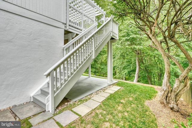 9430 TALISMAN DR, Vienna, VA 22182